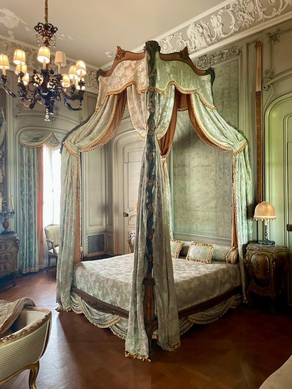 Luxury Castle Suite